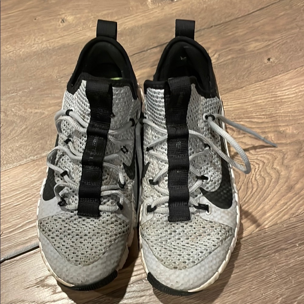 Nike Metcon Gray and Black Athletic Sneakers